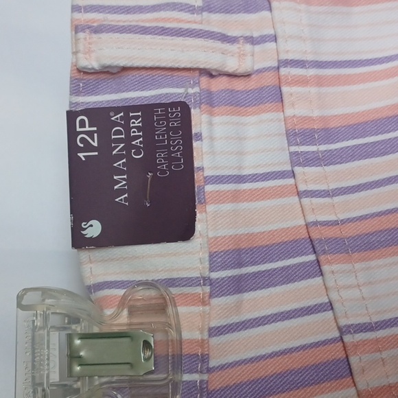 Gloria Vanderbilt Amanda Capris Classic Rise Petite - Picture 8 of 9